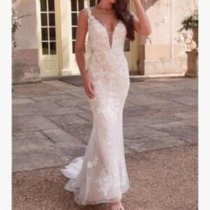 Size 14 gorgeous ivory lace beach wedding gown
